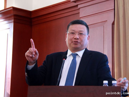 “2015中国绿公司年会”于4月20日-21日在沈阳举行。上图为长江商学院创办院长、中国商业与全球化教授项兵。（图片来源：新浪财经 刘海伟 摄）