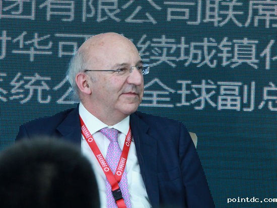 “2015中国绿公司年会”于4月20日在沈阳举行。上图为英国对华可持续城镇化事务特使Michael Bear。(图片来源：新浪财经 刘海伟 摄)